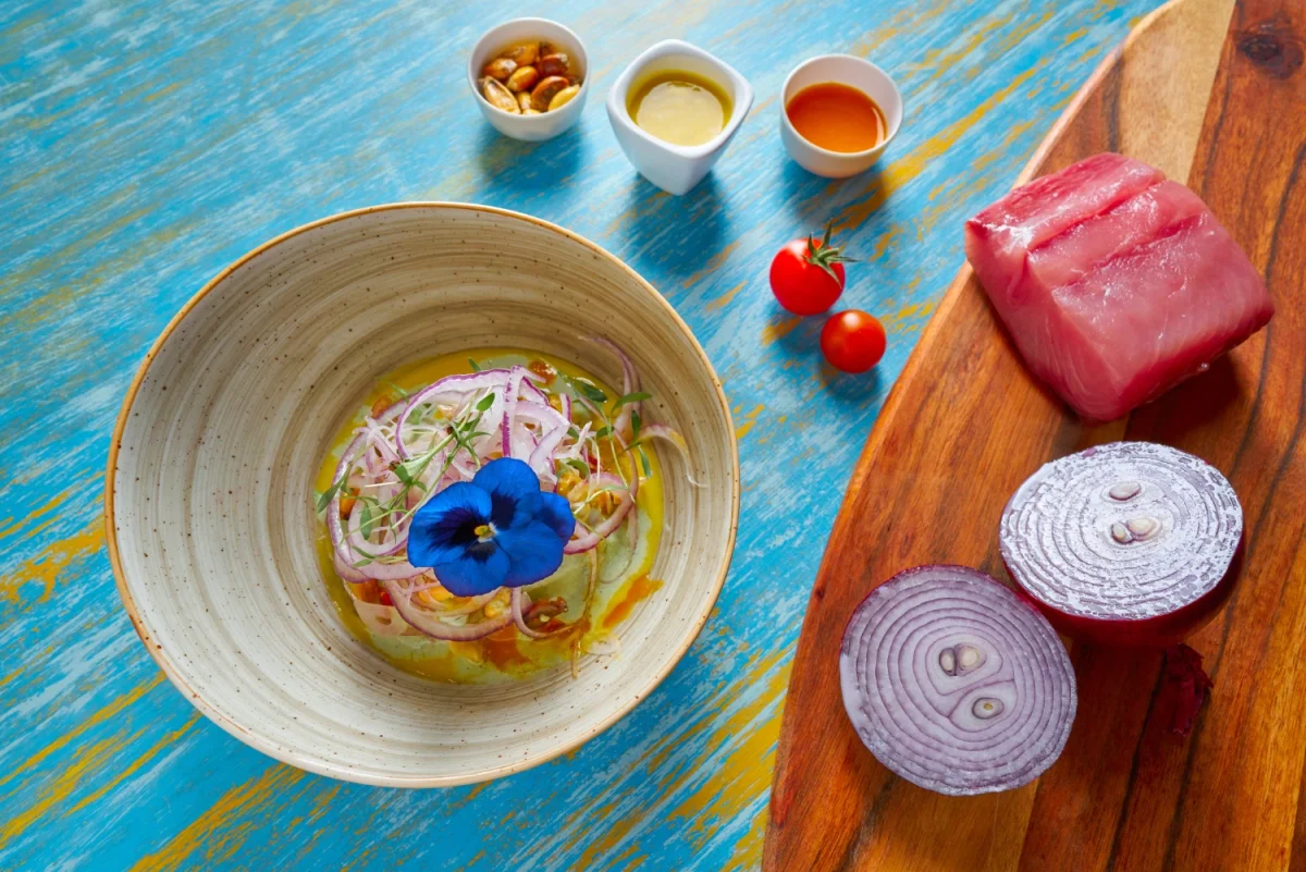 Imagen de Aquí tienes la receta tradicional del ceviche peruano, una joya culinaria de tradición milenaria