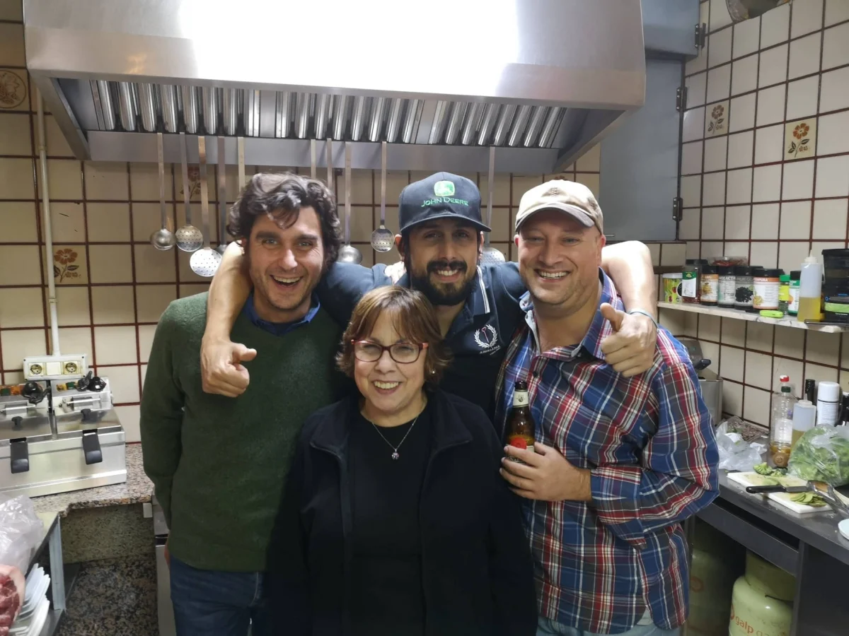 Imagen de La cocina de los colores: un viaje por la amistad, la comida y el humor