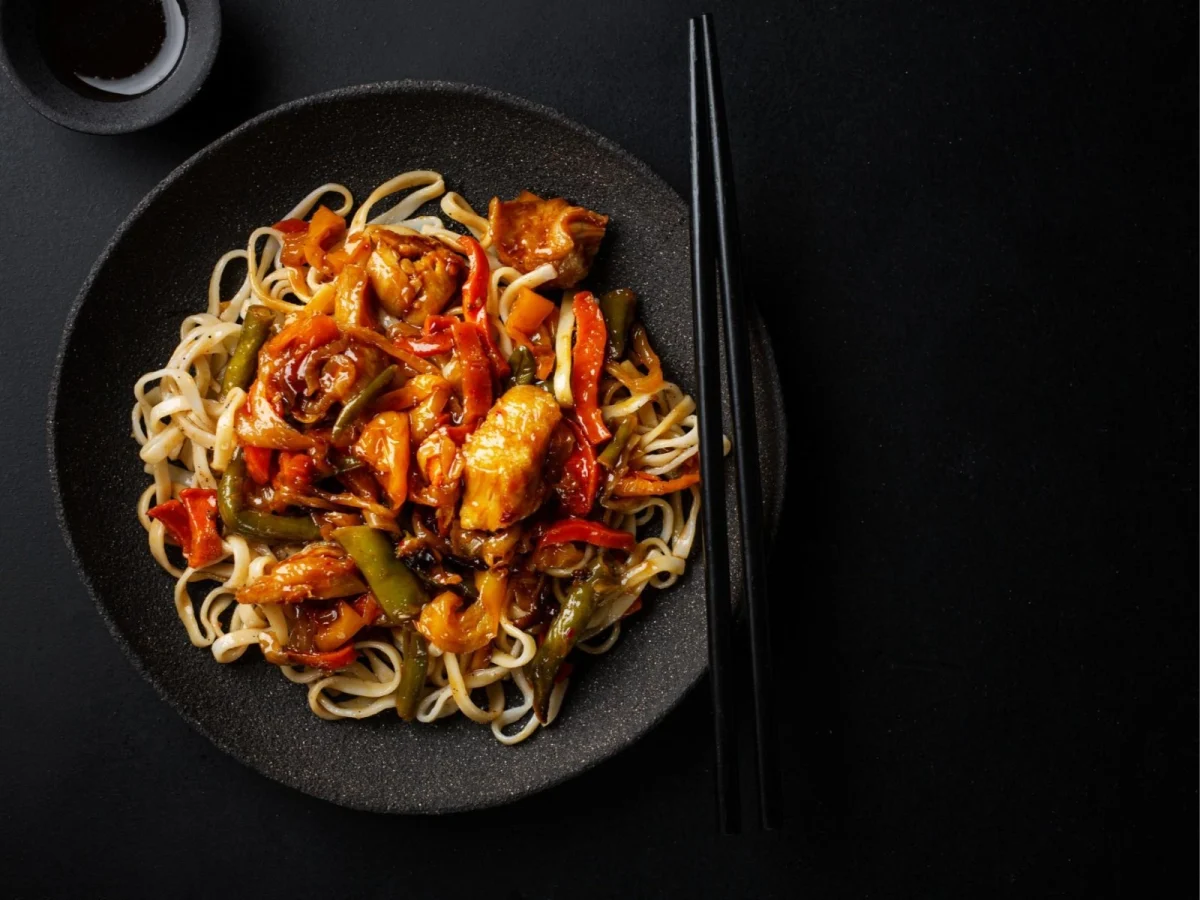 Imagen de Wok: utensilio milenario y técnica del stir‑fry