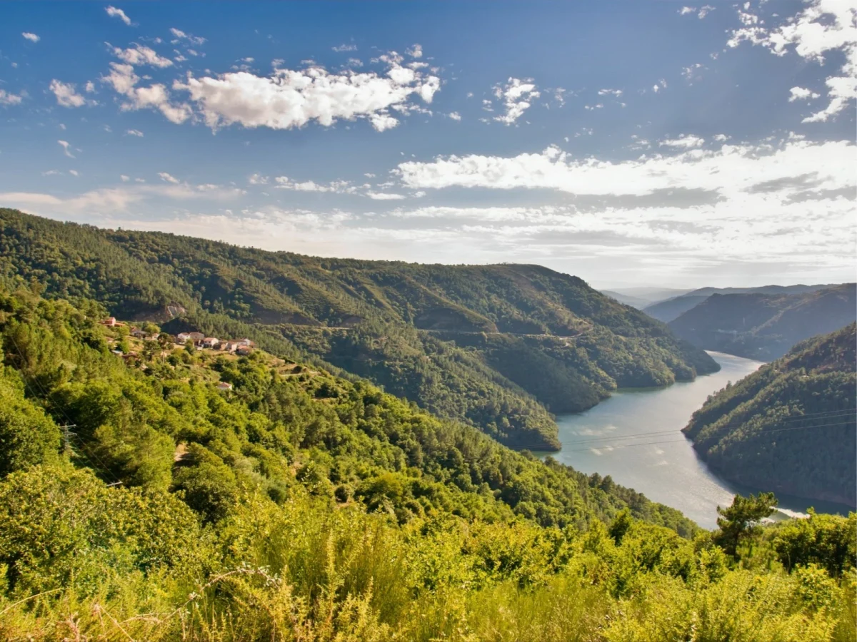 Imagen de Turismo en Galicia tras los incendios: cómo apoyar a las empresas locales con tu viaje (I)