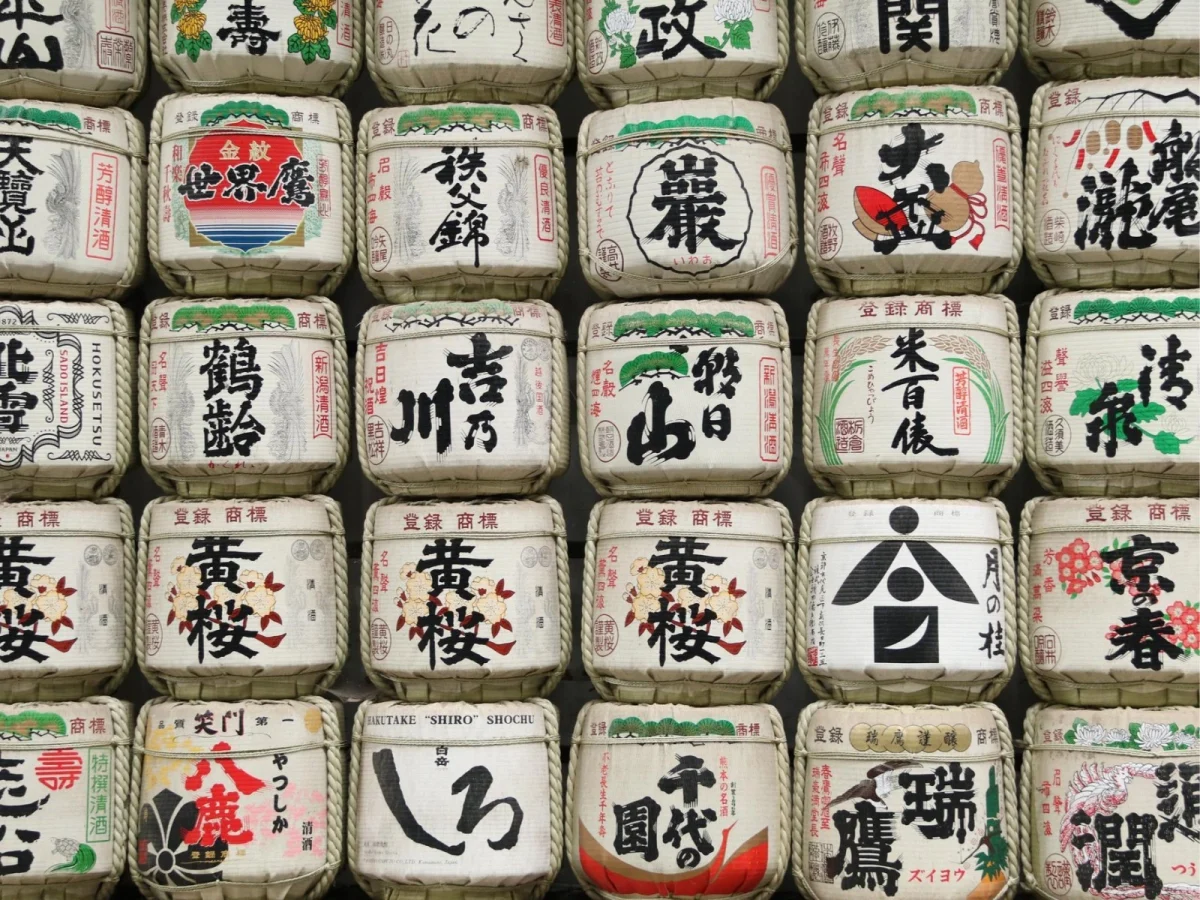 Imagen de Japón en la mesa: la elegancia de comer con sake