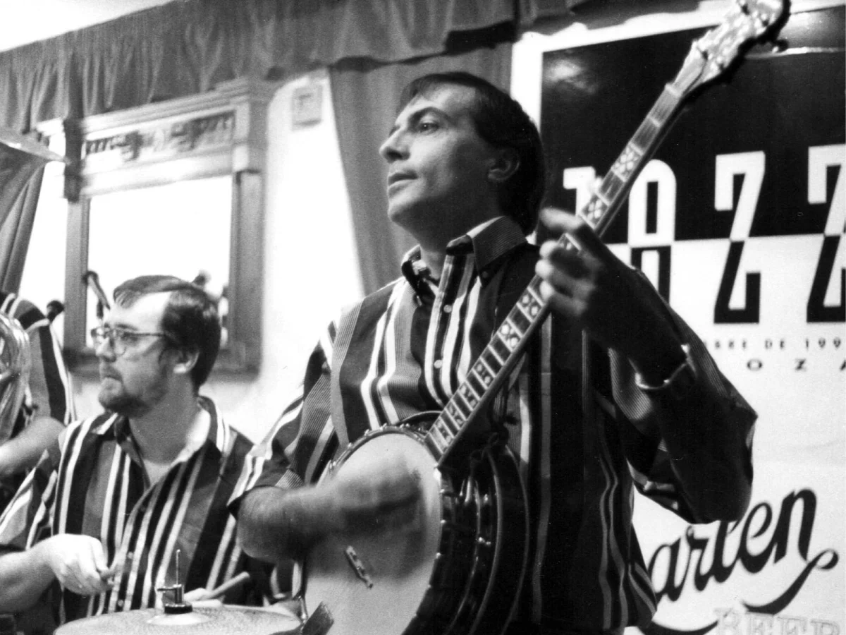 Imagen de Entre barras y taburetes cojos, la historia del bar español