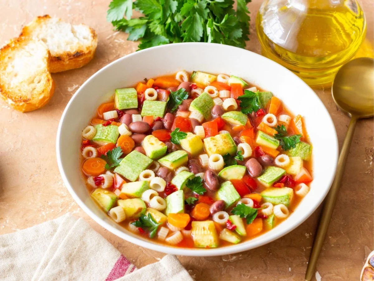 Imagen de Las 10 sopas más populares del mundo que harían dudar a Mafalda