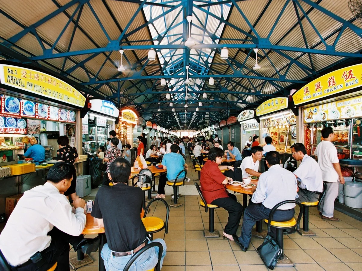 Imagen de Hawker centres de Singapur: el corazón gastronómico de la ciudad